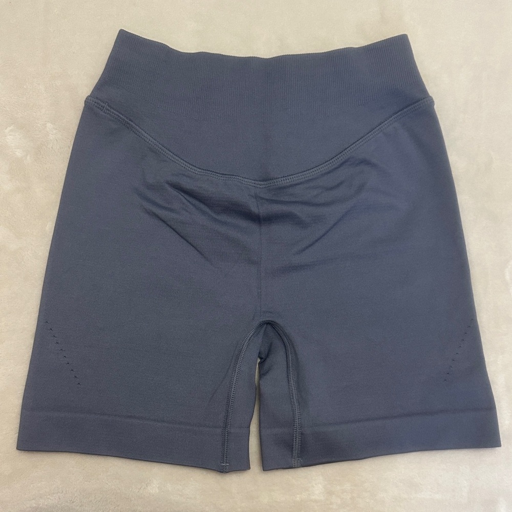 GYMSHARK Women's Gray Sweat Seamless Gym Shorts - Picture 5 of 5